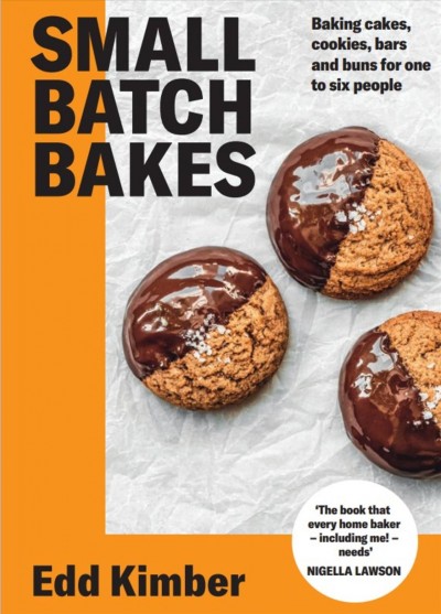 Small batch bakes : baking cakes, cookies, bars and buns for one to six people / Edd Kimber ; photography by Edd Kimber.